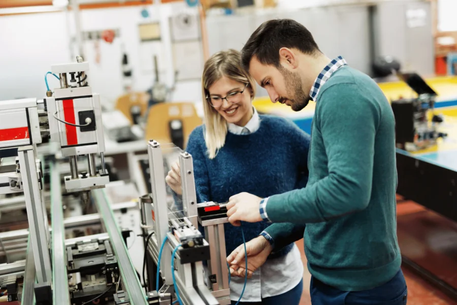 Studierende beim arbeitsintegrierten Lernen