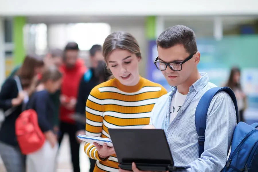 Soutien aux étudiants grâce aux technologies modernes de l'éducation.