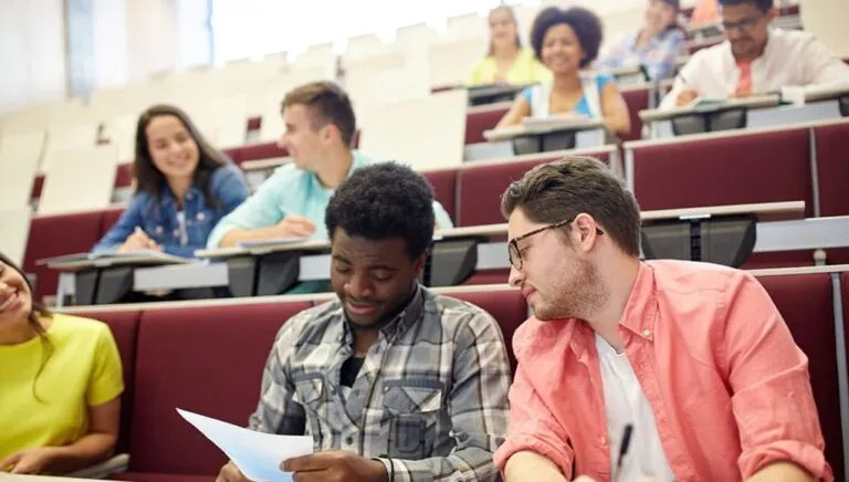 OfS tillkännager ny tröskel för studentframgång