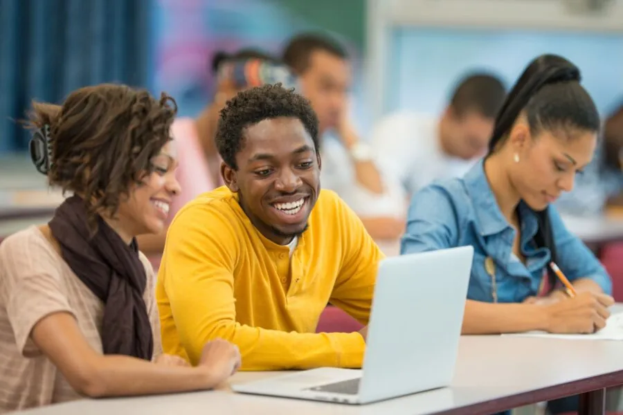 Fördelar med utbildningsteknik - system för hantering av studentnärvaro och programvara för schemaläggning av studenter