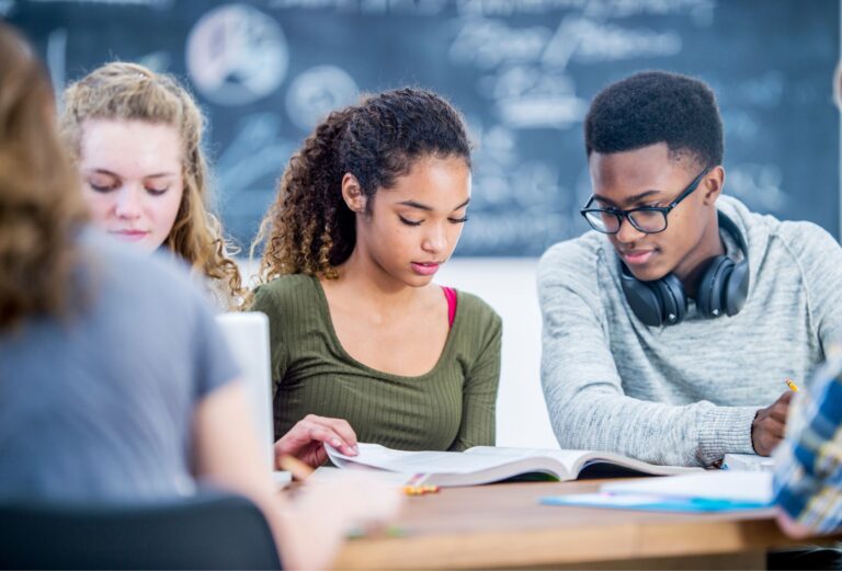 Apoiar os estudantes com um sistema de gestão da assiduidade dos estudantes